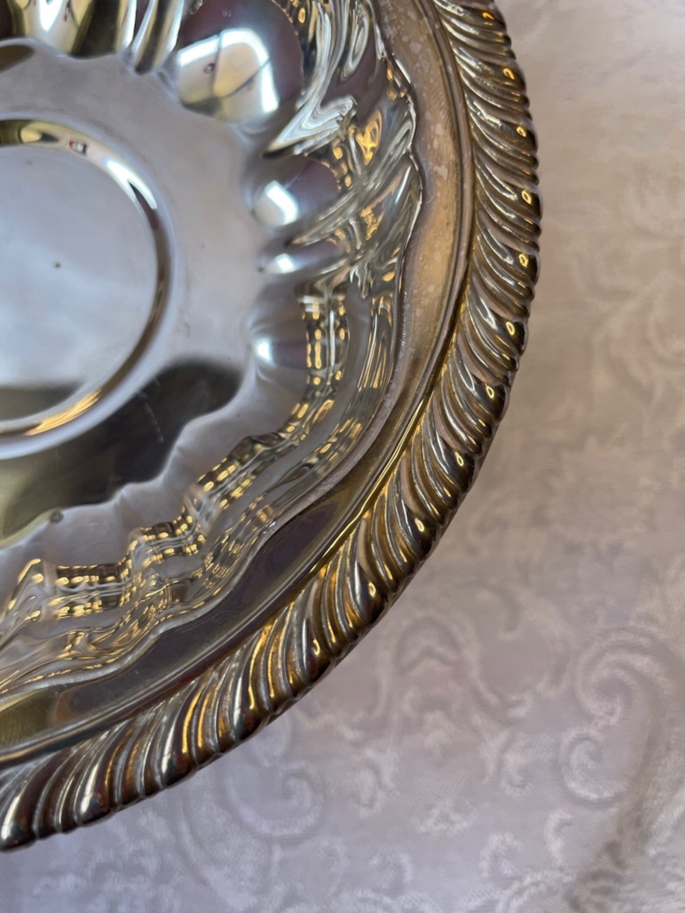 Vintage Oneida Silver Pedestal Serving Bowl Decorative Silverplate - Picture 5 of 5